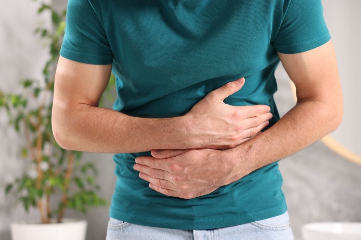 Dấu hiệu thiếu enzyme gồm đầy bụng khó tiêu mệt mỏi sau ăn