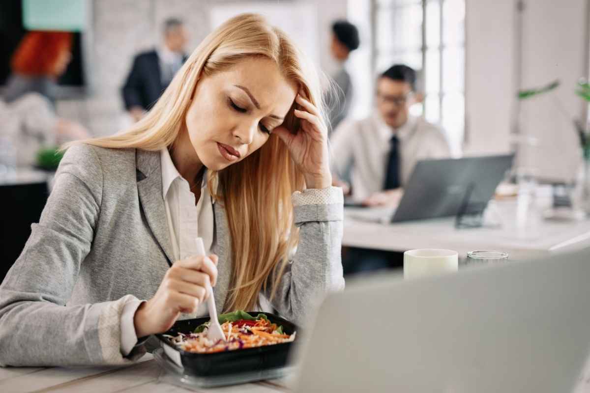 Khi thức ăn không được xử lý hiệu quả, cơ thể có thể phải làm việc nặng nề hơn để duy trì cân bằng.
